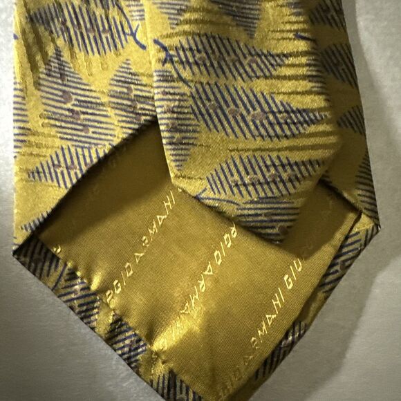 PRE OWNED DESIGNER GIORGIO ARMANI TIE - Picture 4 of 5